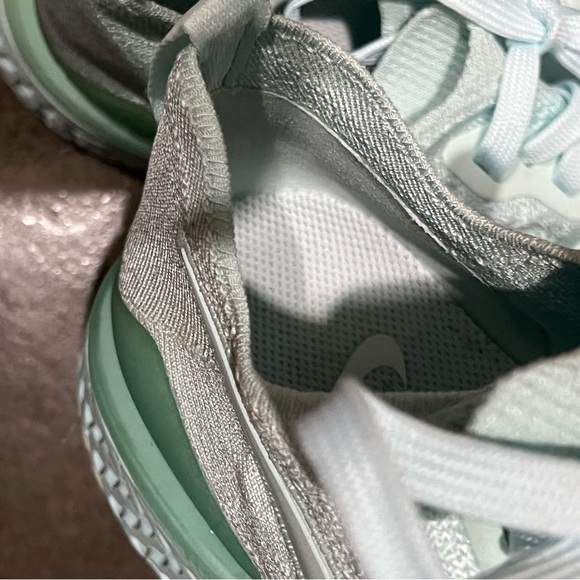 Nike - Picture 3 of 9